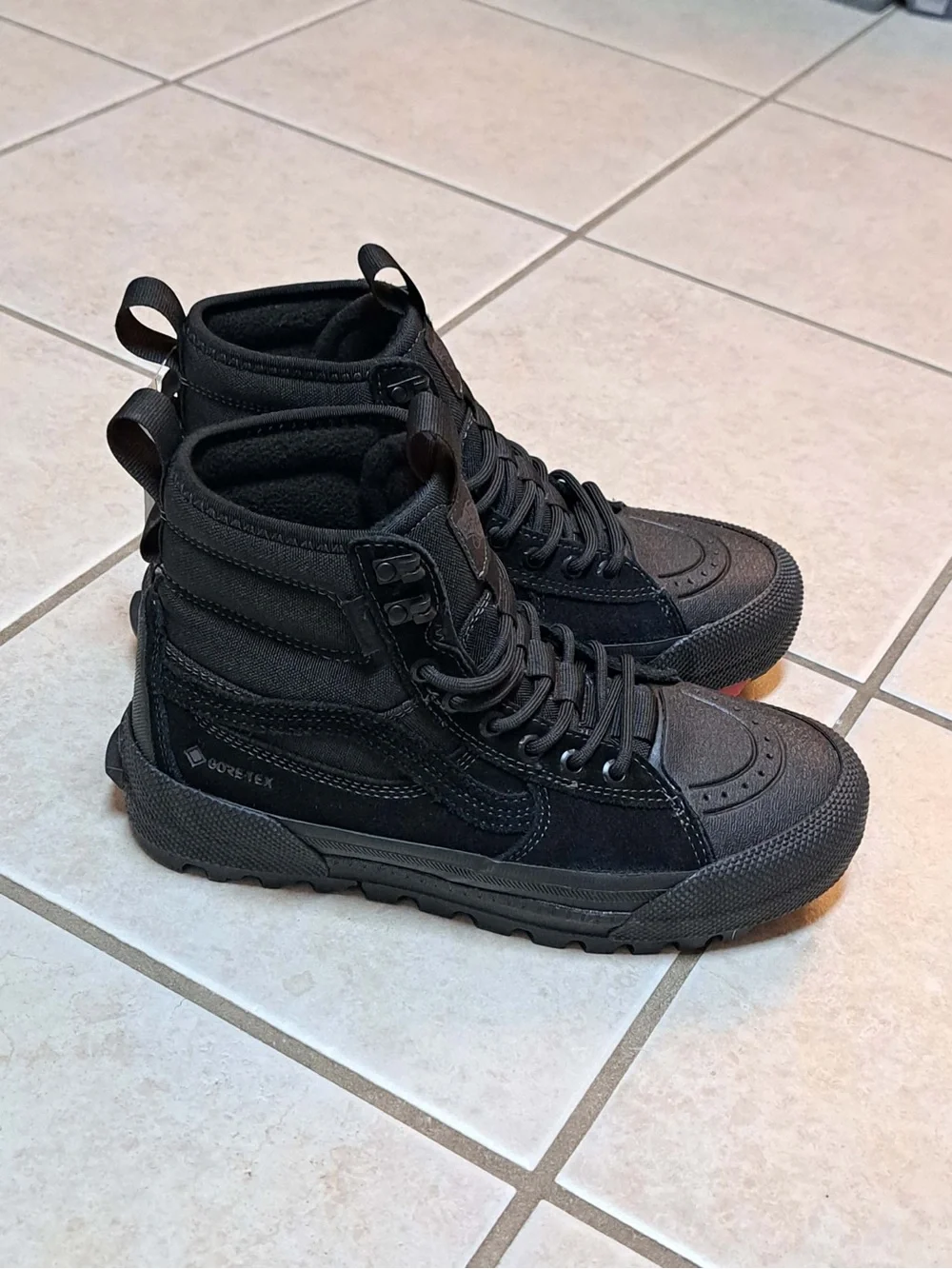 Vans Sk8-Hi GORE-TEX Insulated Shoe - Triple Black